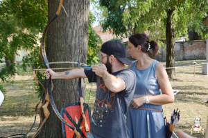 Íjászat a kastélyban hagyományőrzőkkel