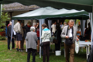 Gyümölcsparti az egyházközség udvarán 2015
