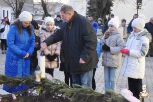 Három gyertya ég az adventi koszorún – 2024. december 15.